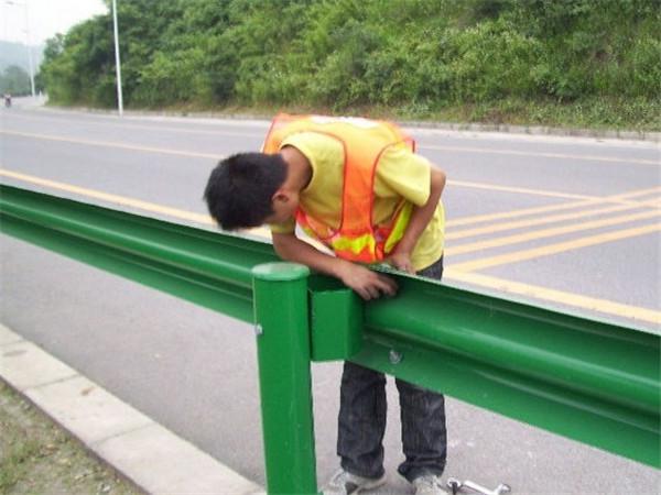 包頭高速公路護(hù)欄板 包頭高速公路護(hù)欄板